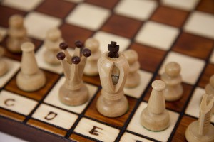 Klappbares Schachspiel 30x30x6 cm NEU Holz Schachspiel Schach Longfield Games 